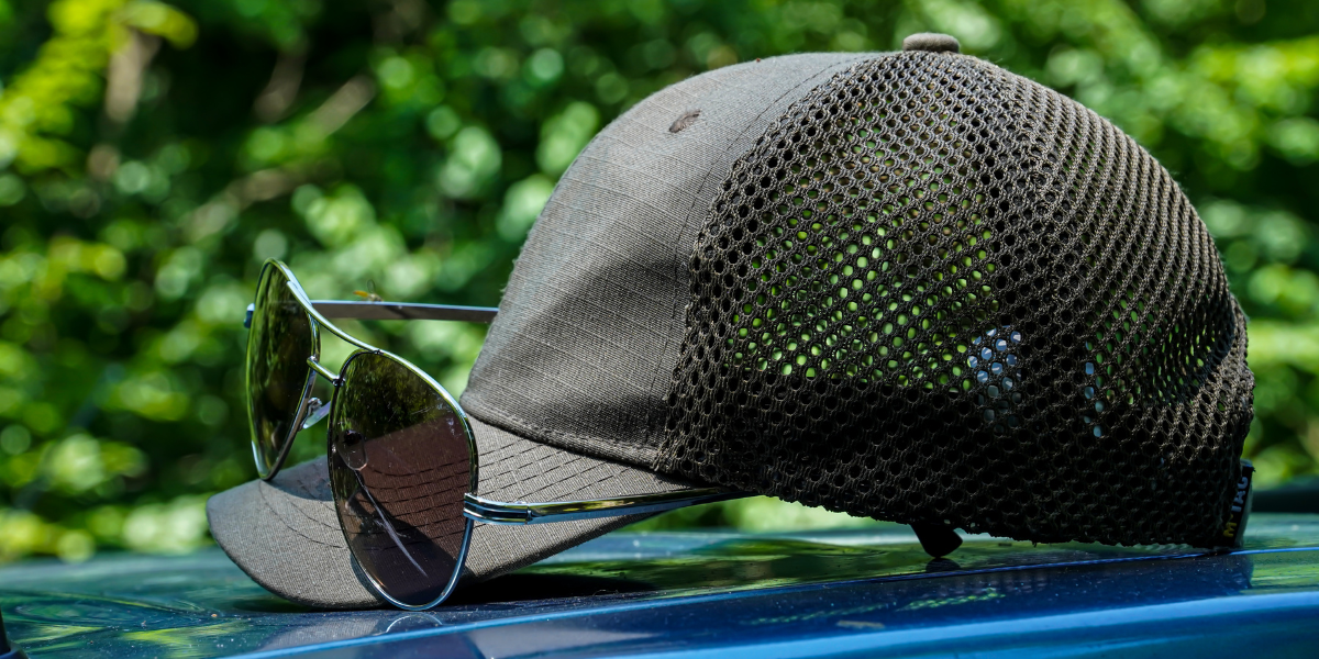 Comment et pourquoi courber visière de sa casquette ?