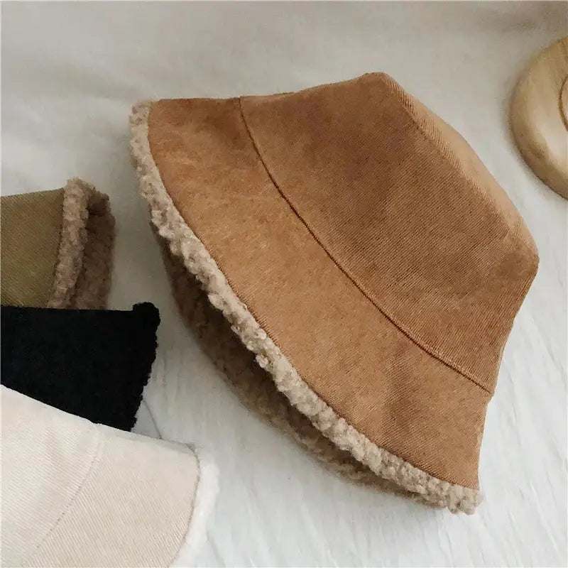 Chapeau bob fourrure velours côtelé