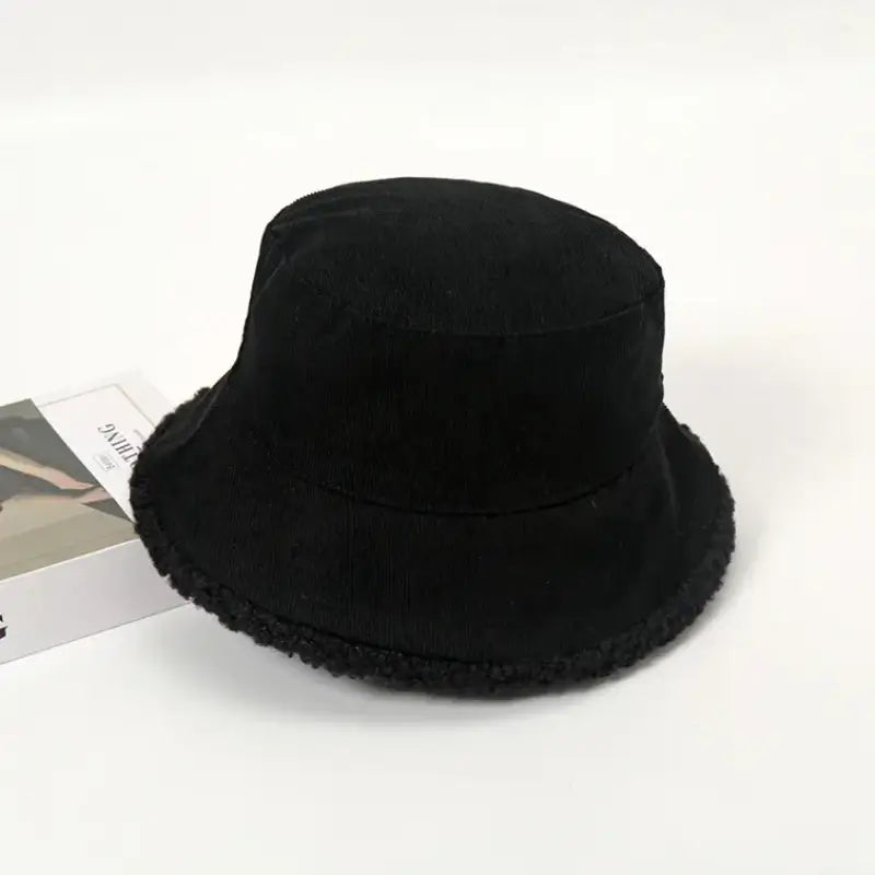 Chapeau bob fourrure velours côtelé noir