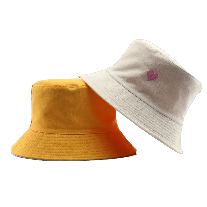 Bob réversible coeur brodé beige