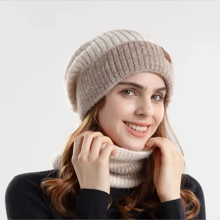 Bonnet long et écharpe pour femme