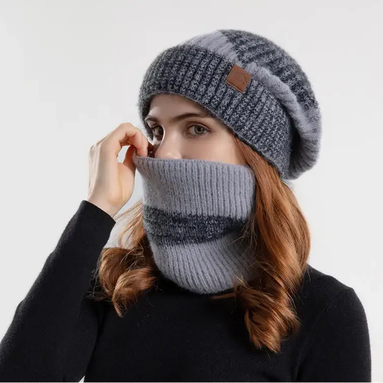 Bonnet long et écharpe pour femme