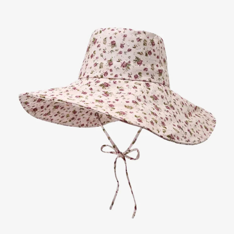 Chapeau fleuri à bords longs rose