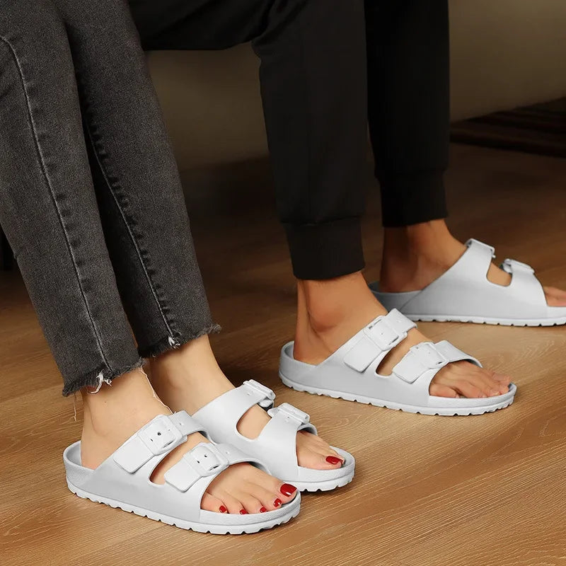 Claquettes à boucles