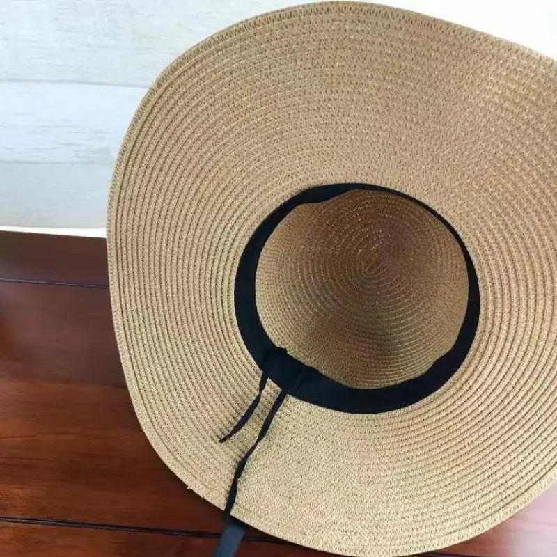Grand chapeau de plage en paille