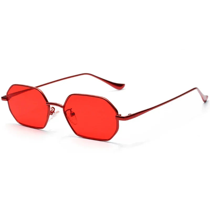 Lunettes de soleil tendance rouge