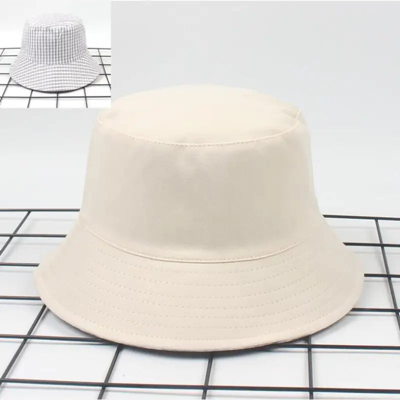 Chapeau bob à carreaux beige