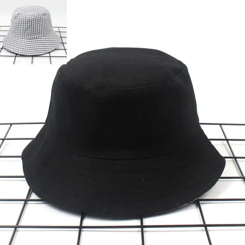 Chapeau bob à carreaux noir