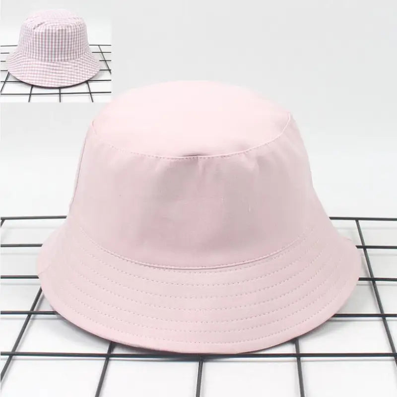 Chapeau bob à carreaux rose