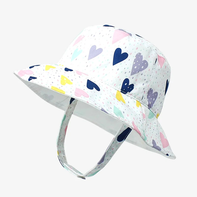 bob enfant de couleur blanche avec des petits coeurs mutlicolores