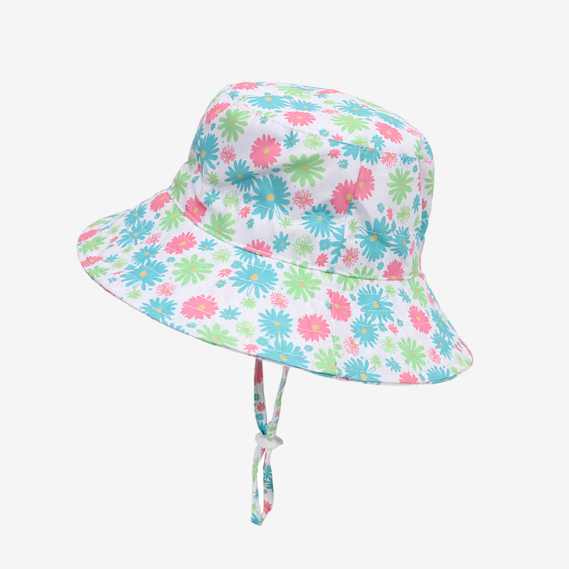 bob enfant de couleurs blanche avec des fleurs de couleurs roses, vertes et bleues