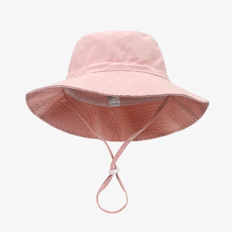 Bob chapeau pour enfant de couleur beige avec une ficelle ajustable
