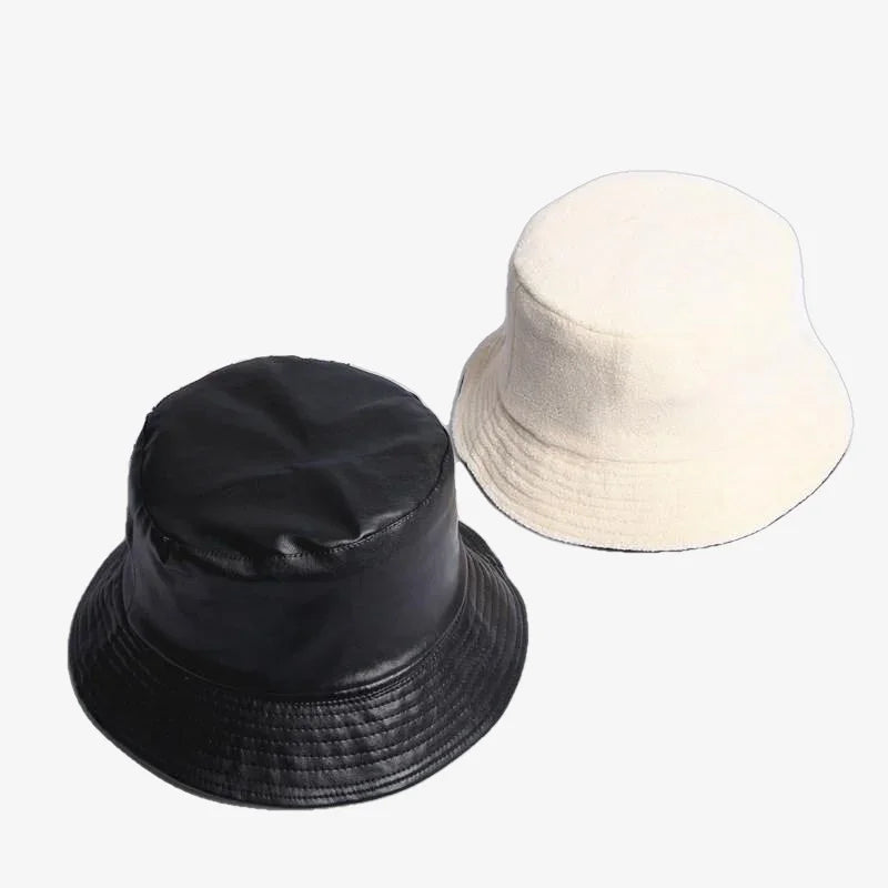 Chapeau bob simili cuir noir