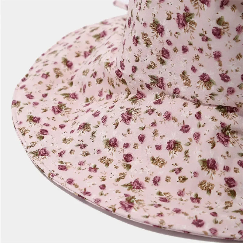 Chapeau fleuri à bords longs