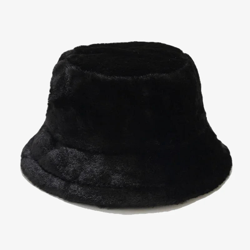 Bob fausse fourrure : voici la manière la plus mode de porter le chapeau  cet hiver